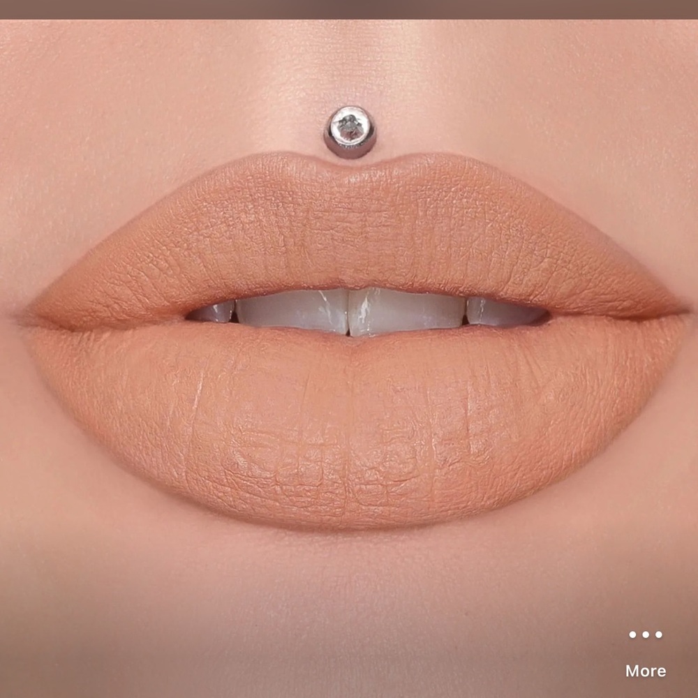 Jeffree Star Diet Mannequin Velvet
Trap Lipstick